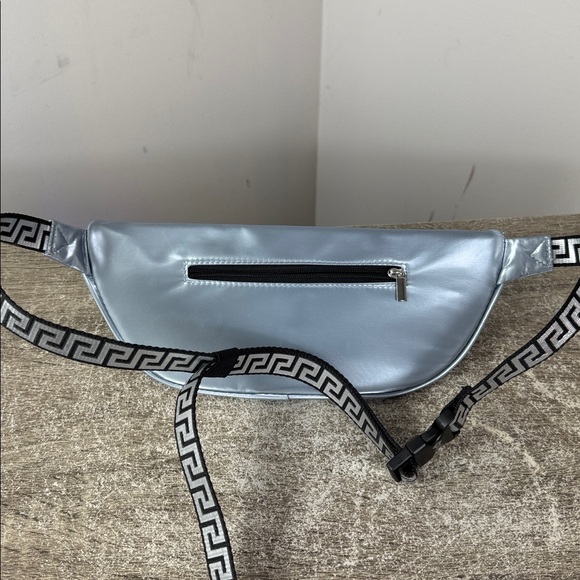 Versace Fragrances Silver Belt Bag Travel Pouch Fanny Pack - Picture 6 of 6